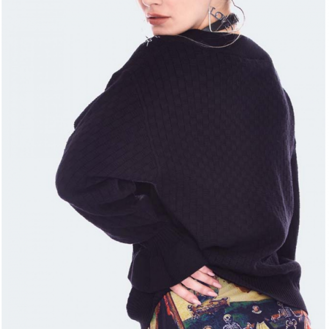 NEULEPAITA - Barbed Wire Embroidery