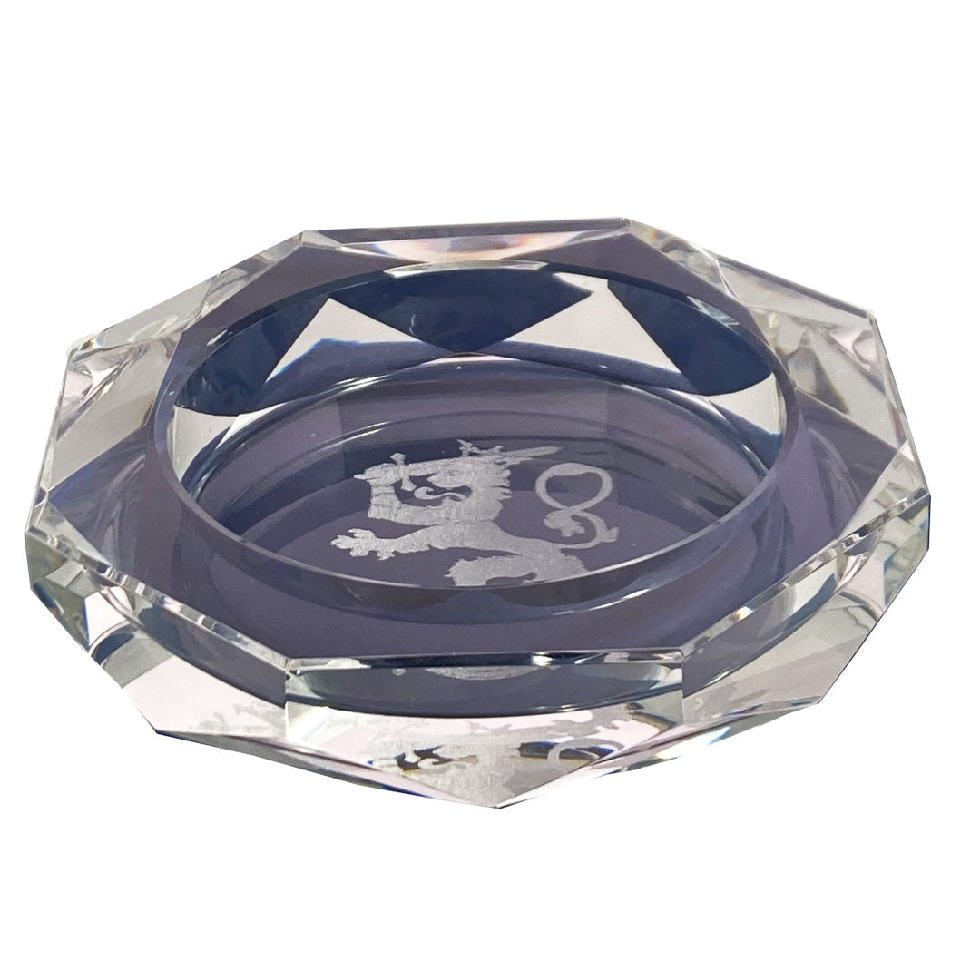 Kristallialusta leijonalla