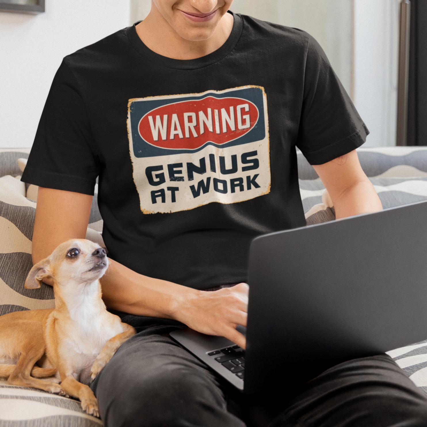 T-PAITA MUSTA - GENIUS AT WORK - KAMALA LUONNE (2844)