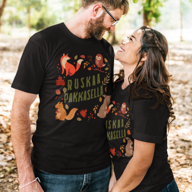 T-PAITA MUSTA - RUSKAA PAKKASELLA - KAMALA LUONNE (00 2102)