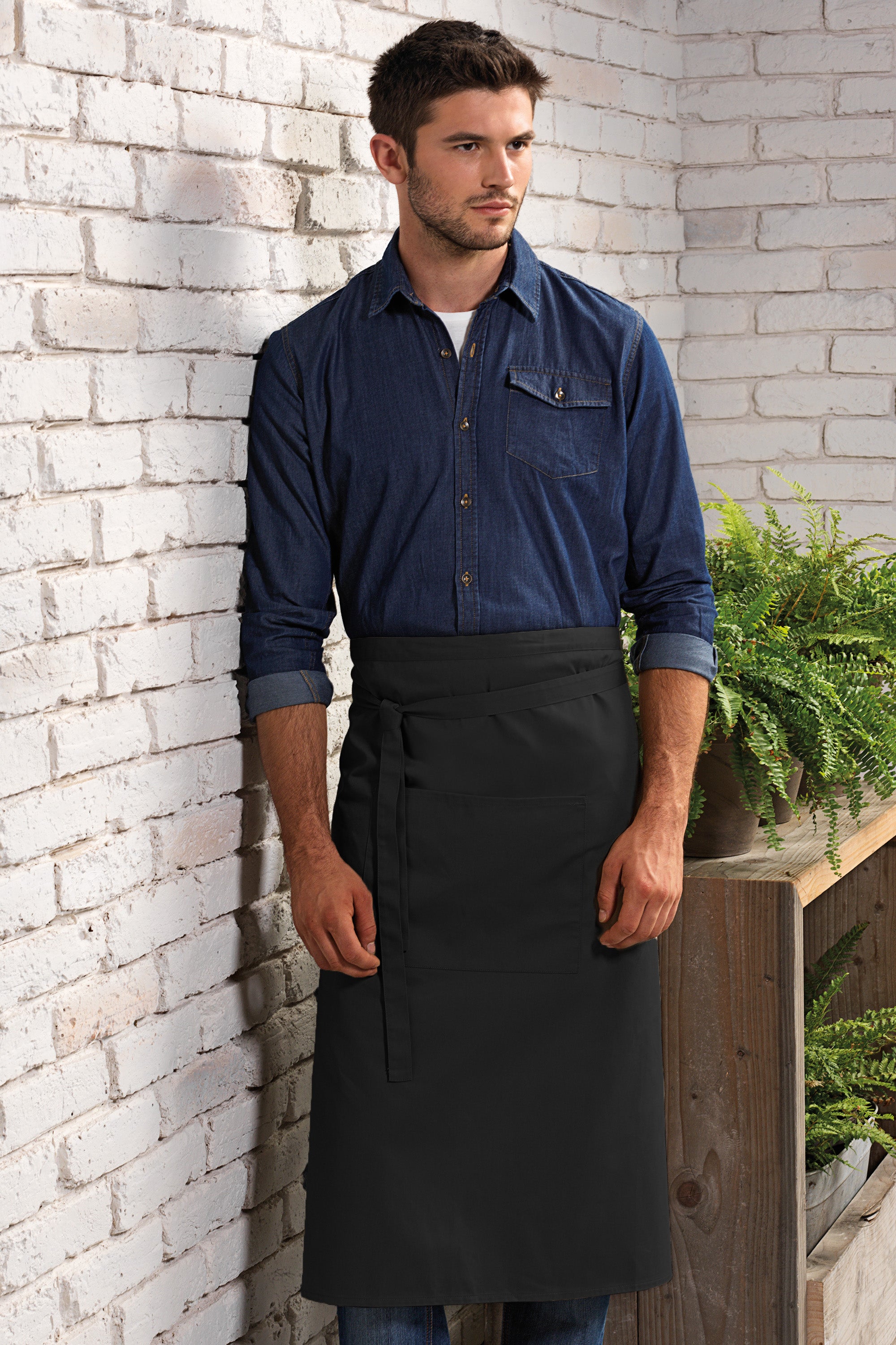 PITKÄ BAARIESSU TASKULLA