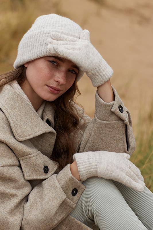 COSY NAISTEN NEULESORMIKKAAT