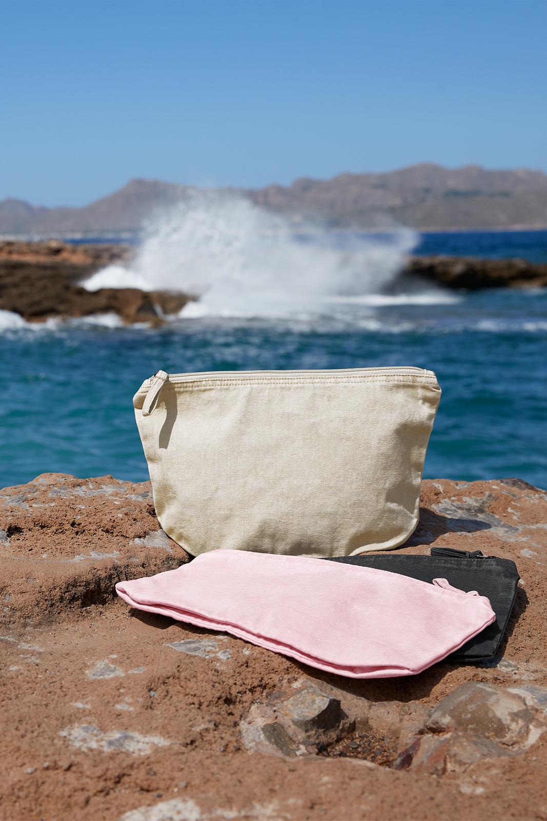 GARMENT DYED ACCESSORY BAG