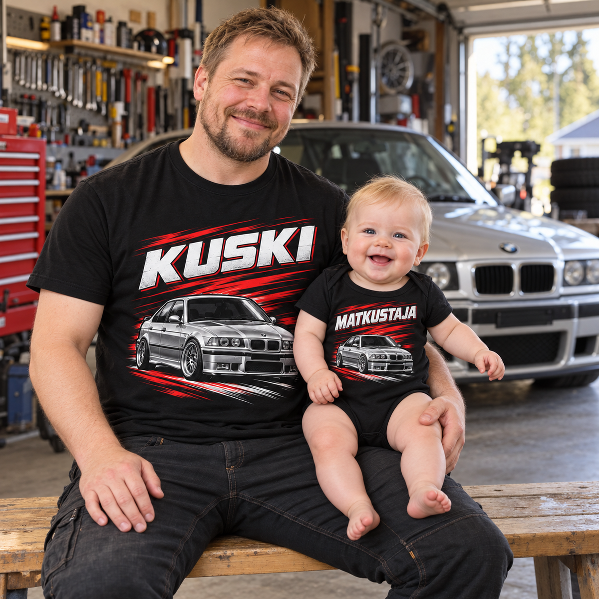 MIESTEN mu T-PAITA + VAUVAN BODY AUTOHARRASTUS ALKAA KYYDISTÄ