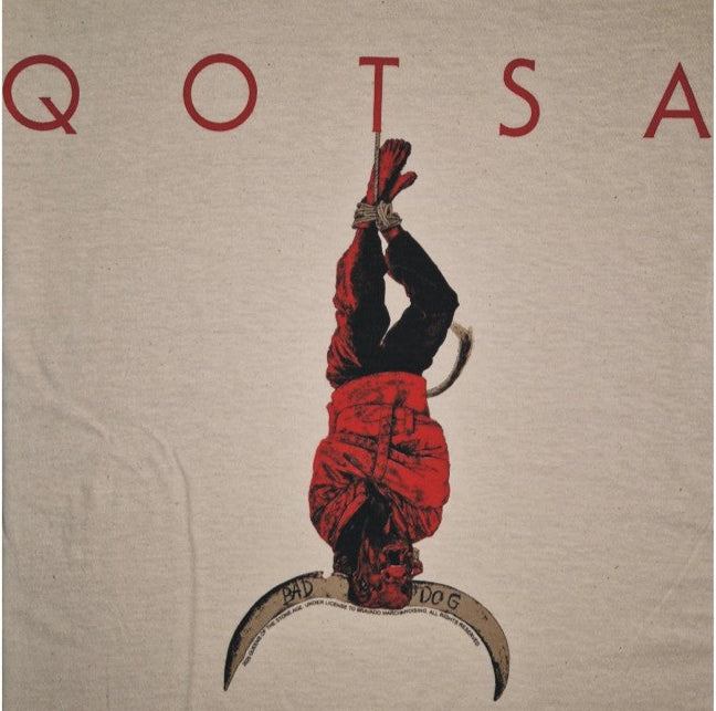 T-PAITA luonnonvalkoinen - Queens of the Stone Age New Times Roman