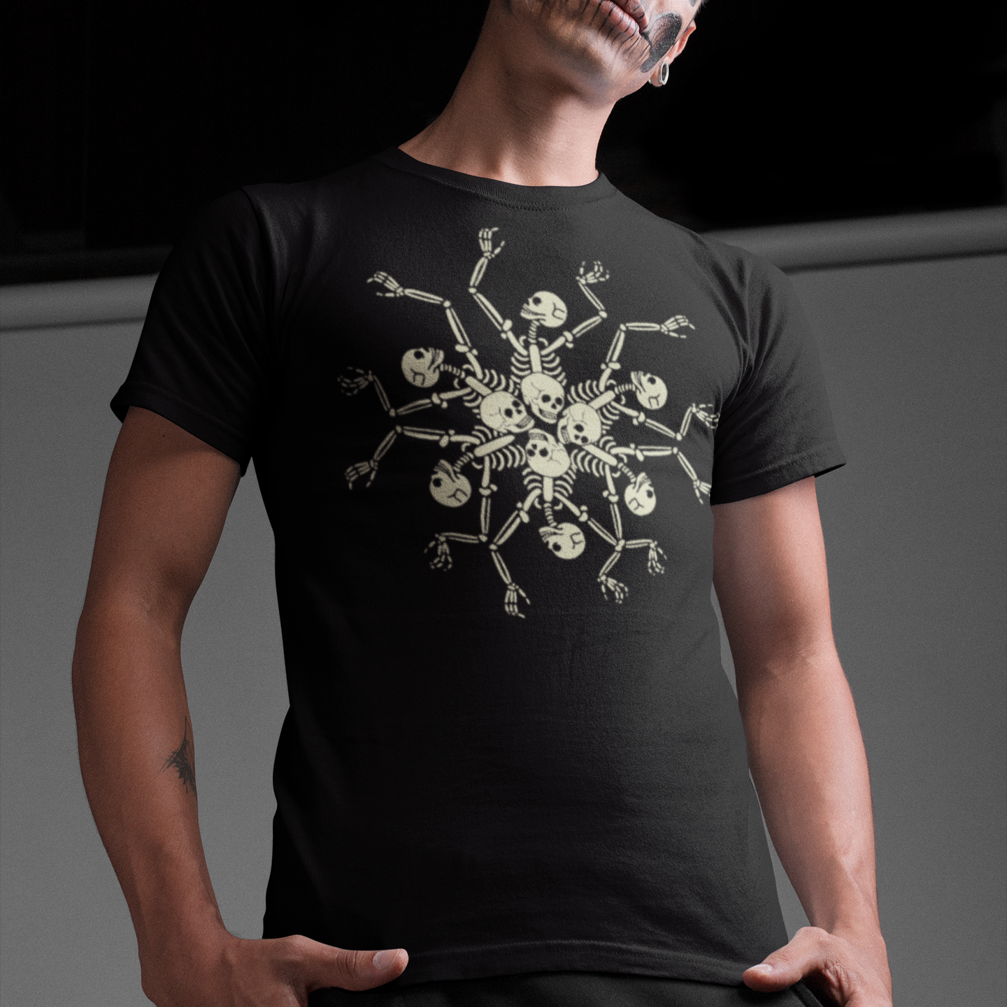 T-PAITA MUSTA - Skeleton Snowflake